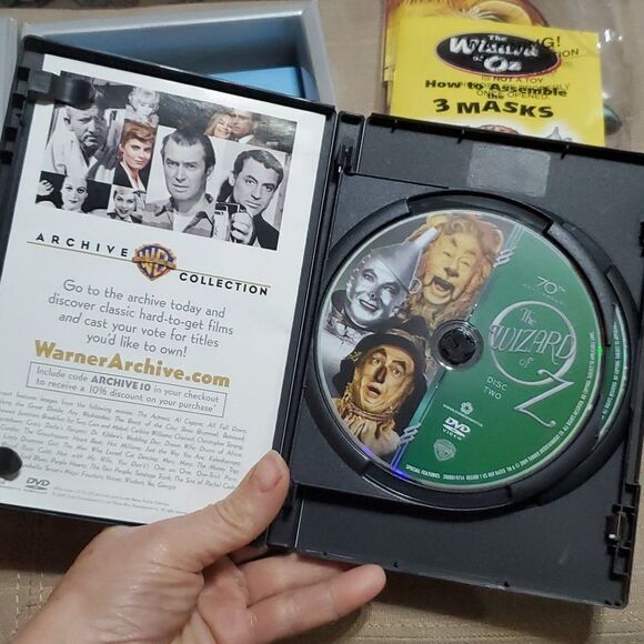 WIZARD OF OZ MASKS, BOOK, EMERALD CITY GLASSES & KEEPSAKE TINMAN BOX 1998, & DVD - Picture 7 of 16